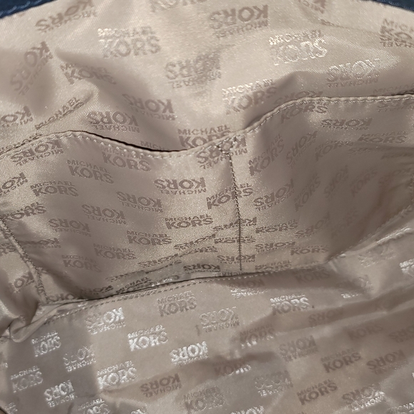 Mk purse with matching leather wallet.  Blue - Picture 11 of 11